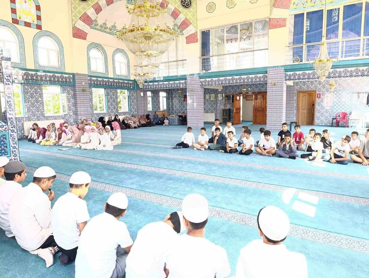 Şehitlik Camii Yaz Kur'an Kursları Kapanış Programıyla Tamamlandı