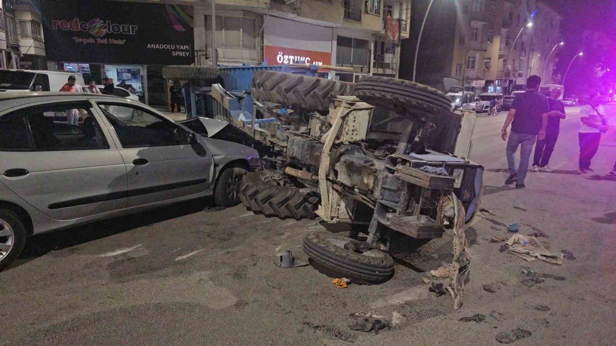 Elazığ'da Traktör-Otomobil Çarpıştı: 5 Yaralı