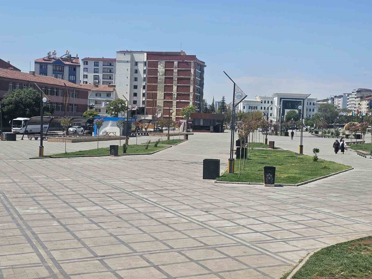 Elazığ'da Aşırı Sıcaklar Kenti Boşalttı