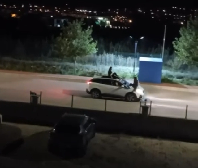 elazigda otomobilin kaput ve t 20146405 3537 1 m