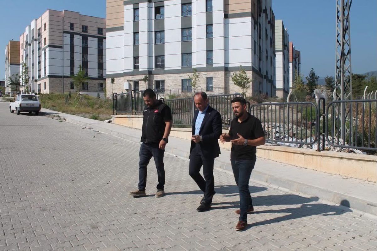 Erzin'de yeni konutlar denetlendi