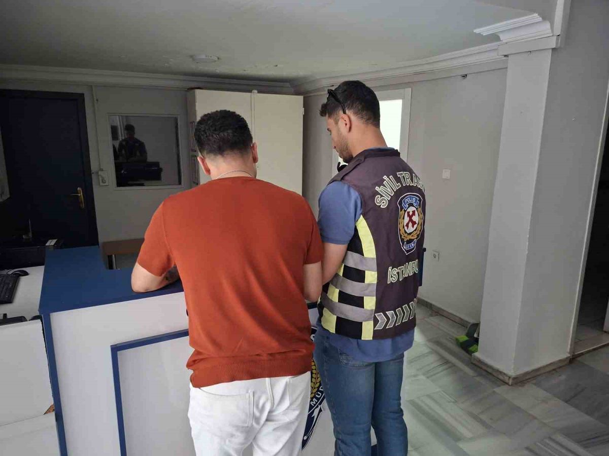 Fatih'te Yol Verme Tartışması: Tokat Atan Sürücüye 180 Bin TL Ceza