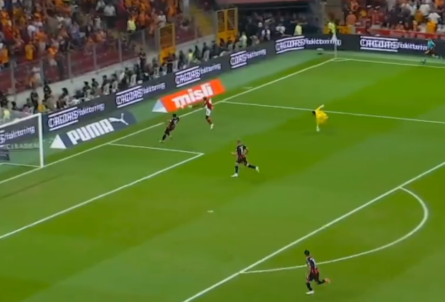 galatasaraya corum fk soku 2 d 20146421 8047 1 m