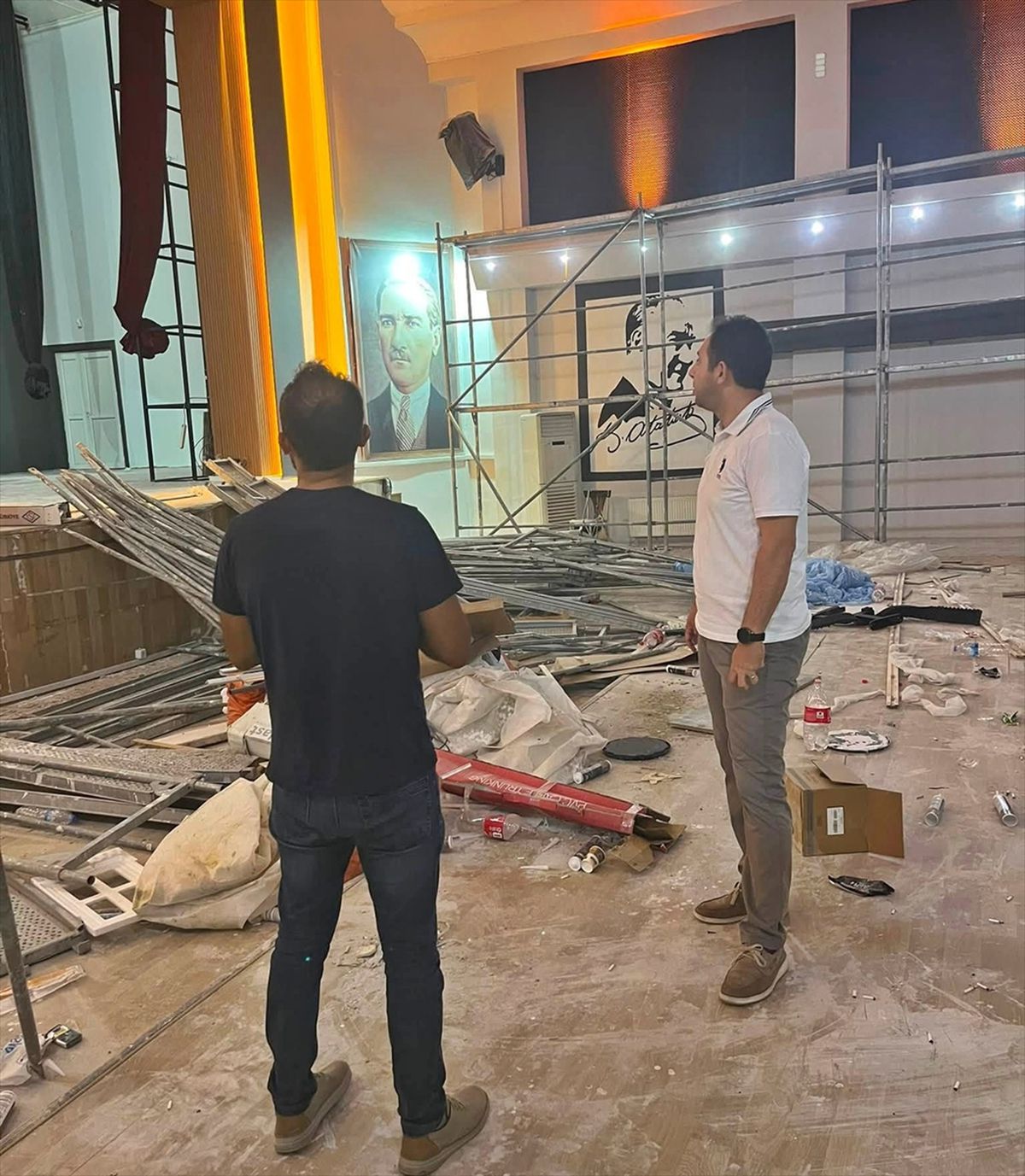 Gelibolu'da konferans salonuna modernizasyon