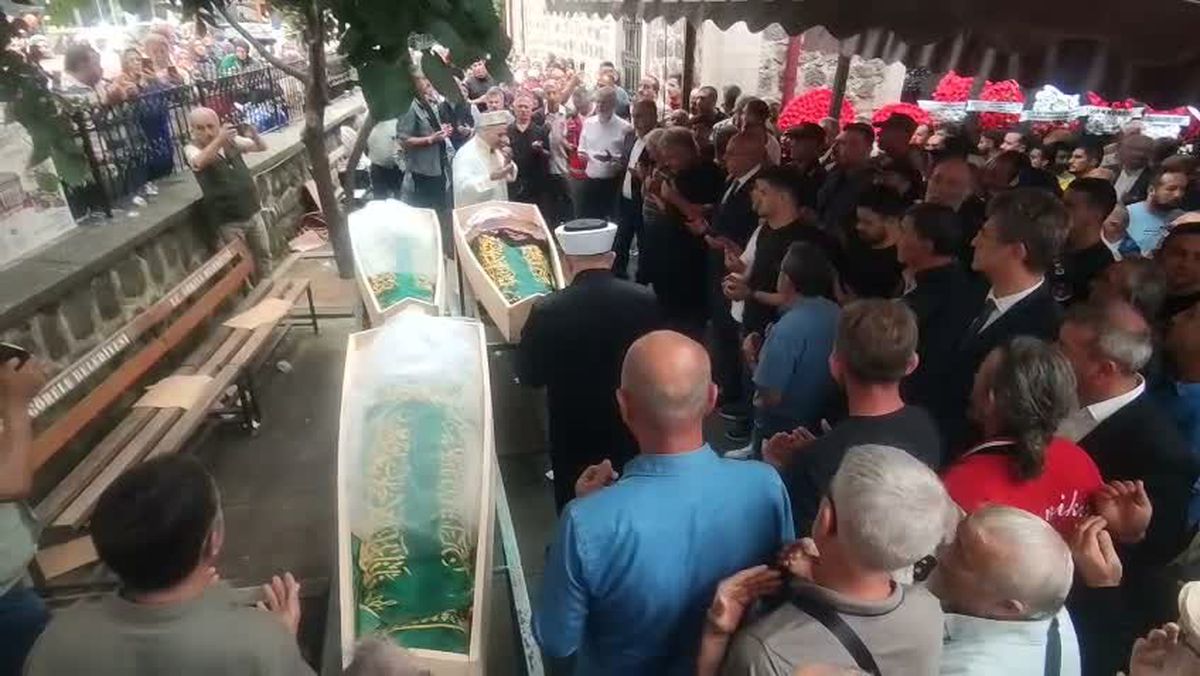 Sel kurbanı Kırca ailesi son yolculuğuna uğurlandı