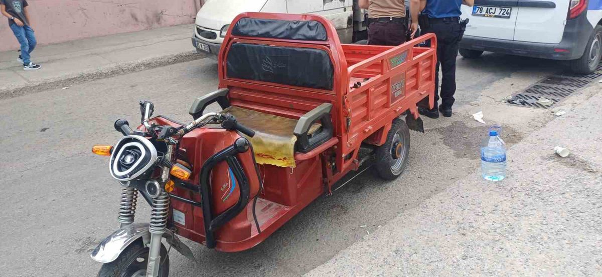 Karabük'te Elektrikli Motosiklet Kazası: 4'ü Çocuk 5 Yaralı