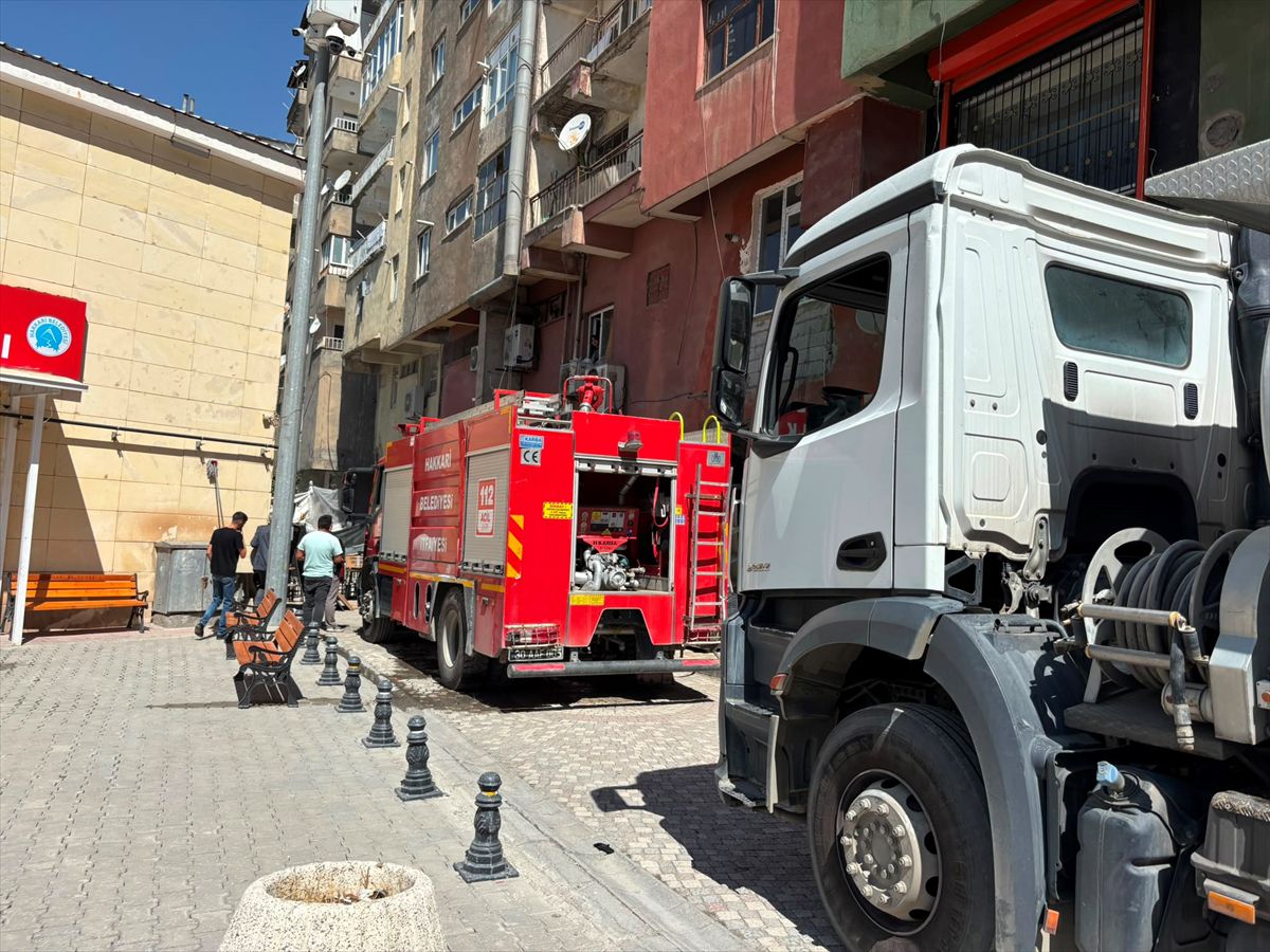 Hakkari'de Depoda Yangın: Ekipler Hızla Müdahale Etti