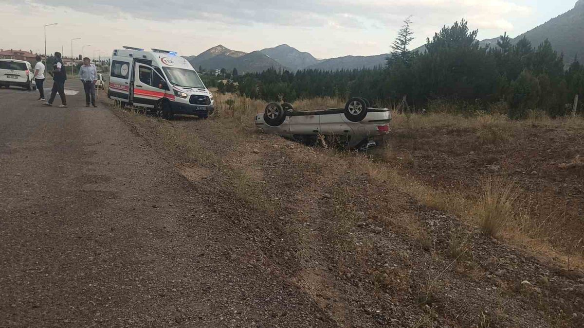 Konya'da kontrolden çıkan otomobil takla attı: 2 yaralı