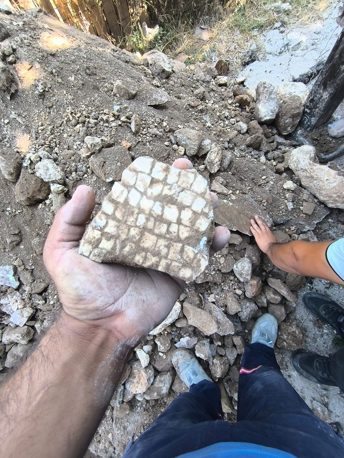 Reyhanlı'da Altyapı Kazısında Mozaik Bulundu