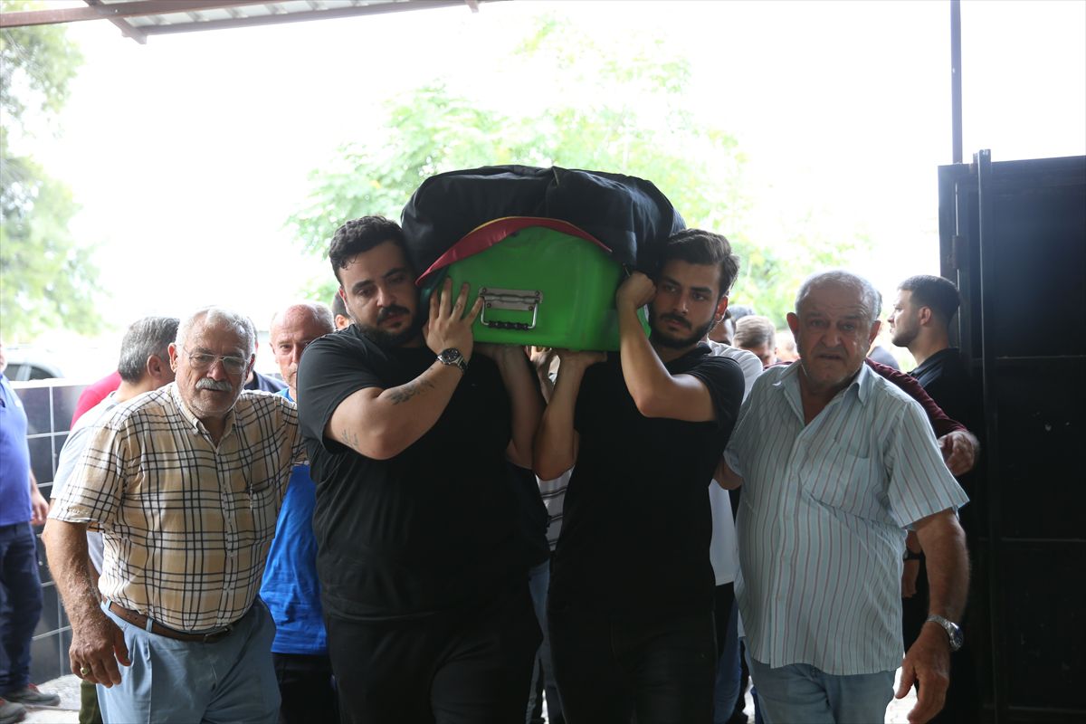 Erzin'deki Zincirleme Kazada Hayatını Kaybeden Mert Aysüt Son Yolculuğuna Uğurlandı