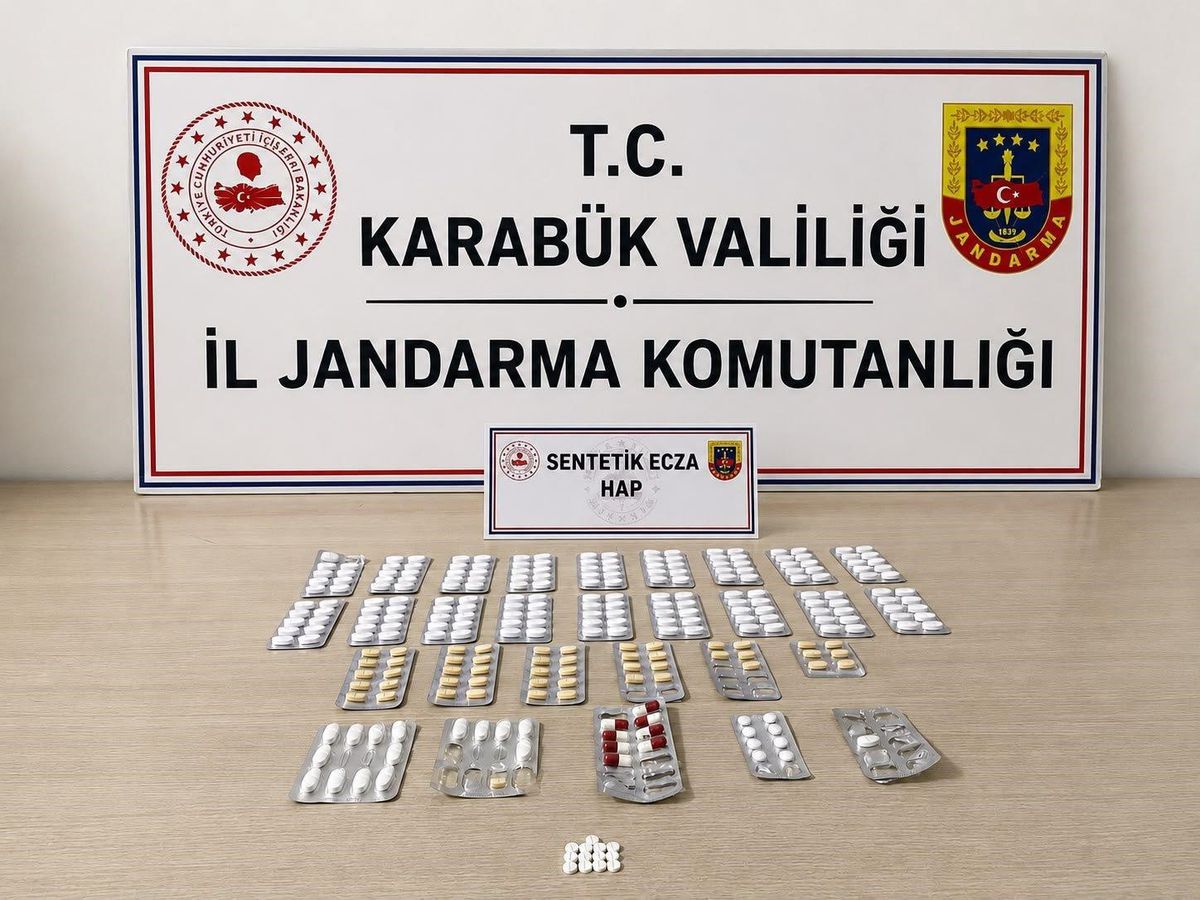 Karabük'te Uyuşturucu Operasyonu: 273 Sentetik Hap ve Amfetaminli Peçete Ele Geçirildi