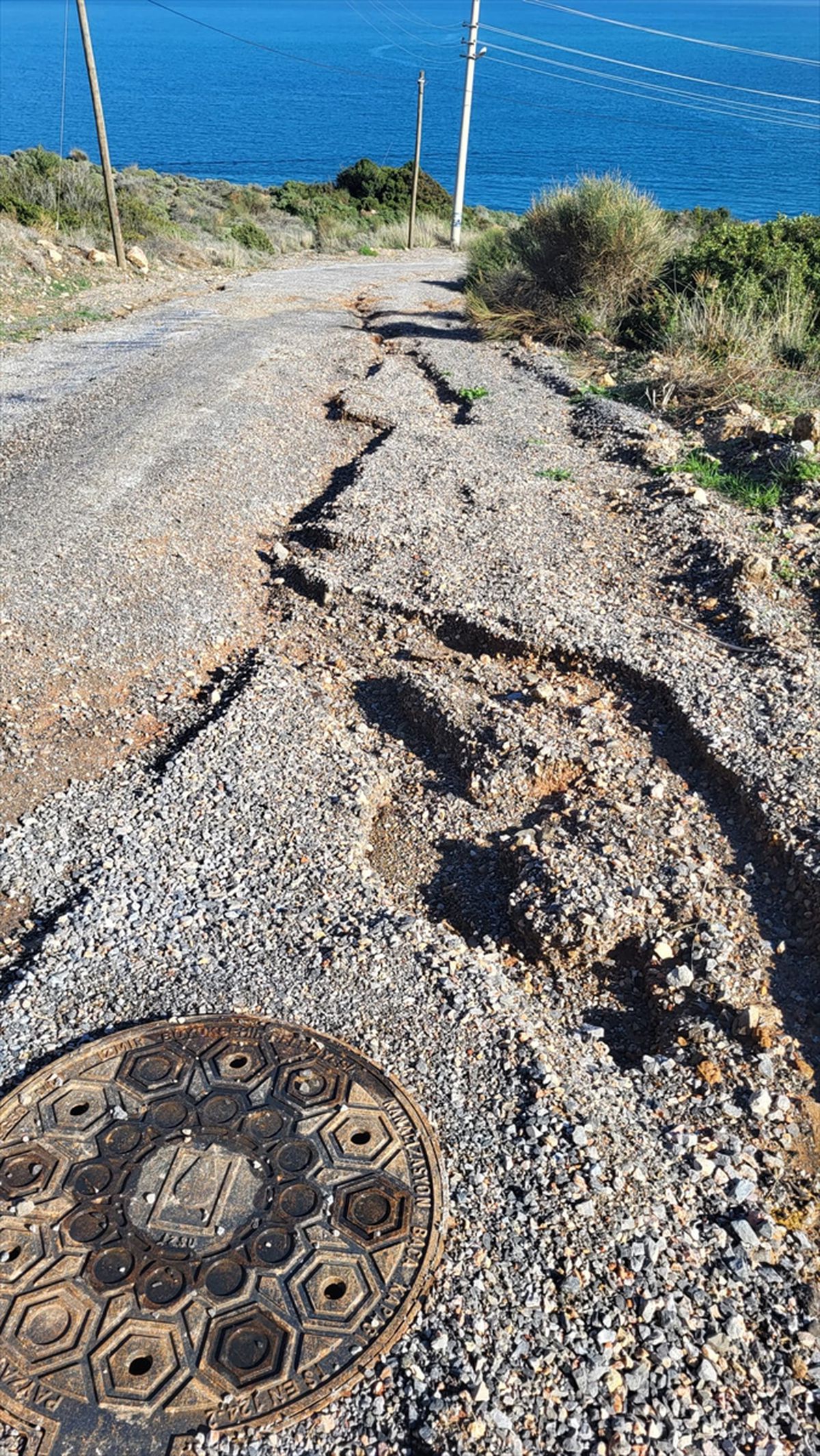 Karaburun'da Yol İsyanı: Siteliler Belediyeye Tepkili