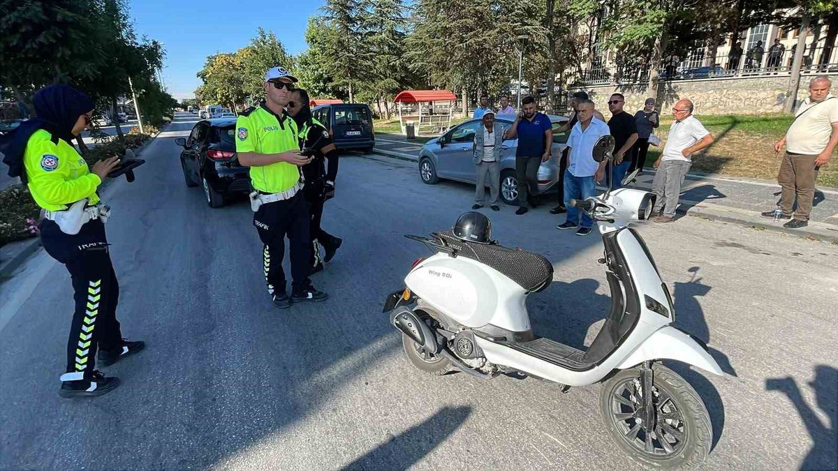 Karaman'da motosiklet-otomobil çarpıştı: 1 yaralı