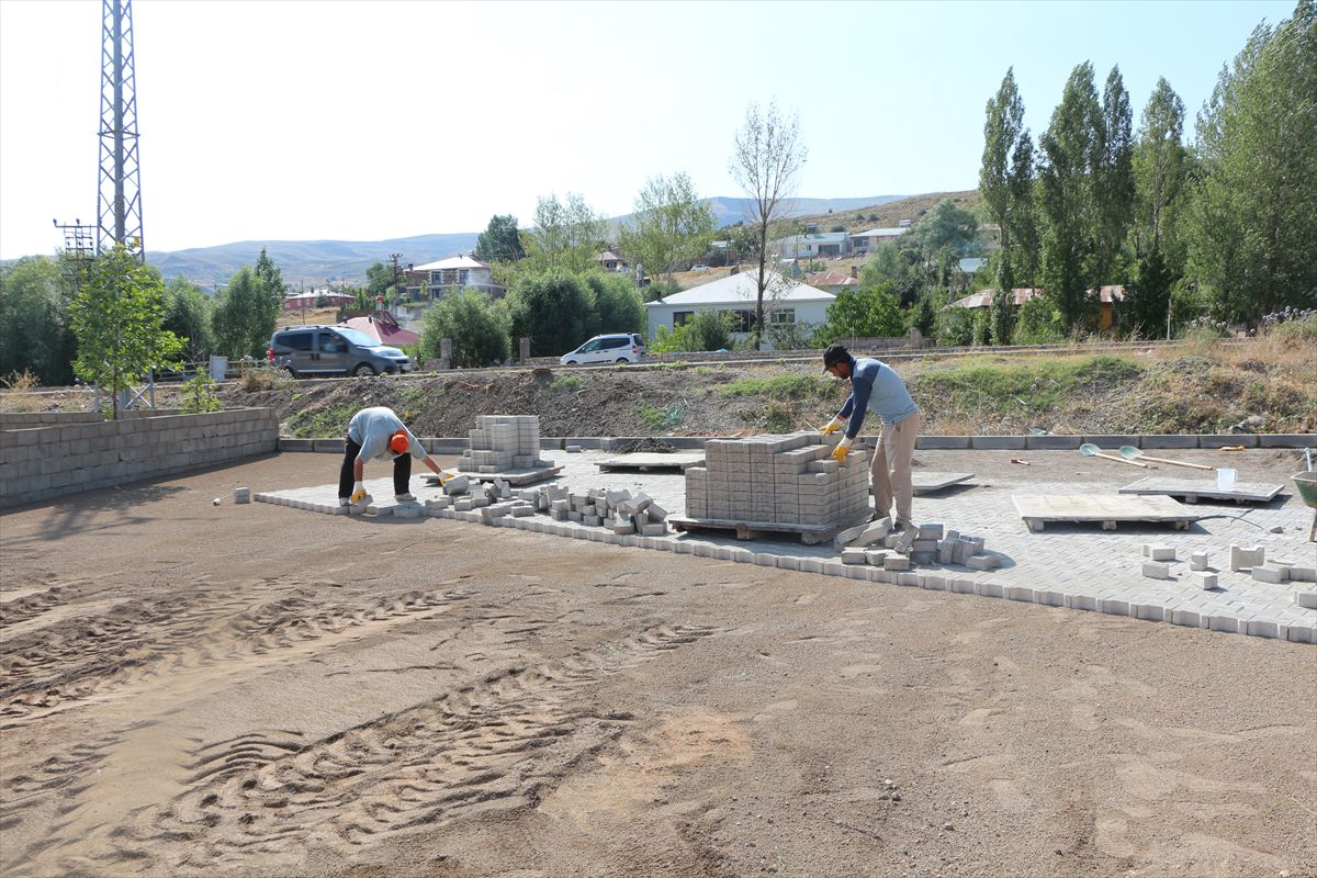 Karlıova’da Kilitli Parke Çalışmaları Başladı