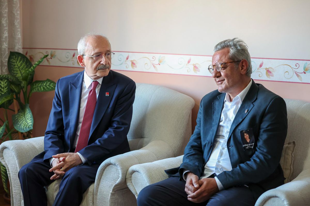 Kılıçdaroğlu, Gazeteci Kırçuval'ın Ailesine Taziye Ziyaretinde Bulundu