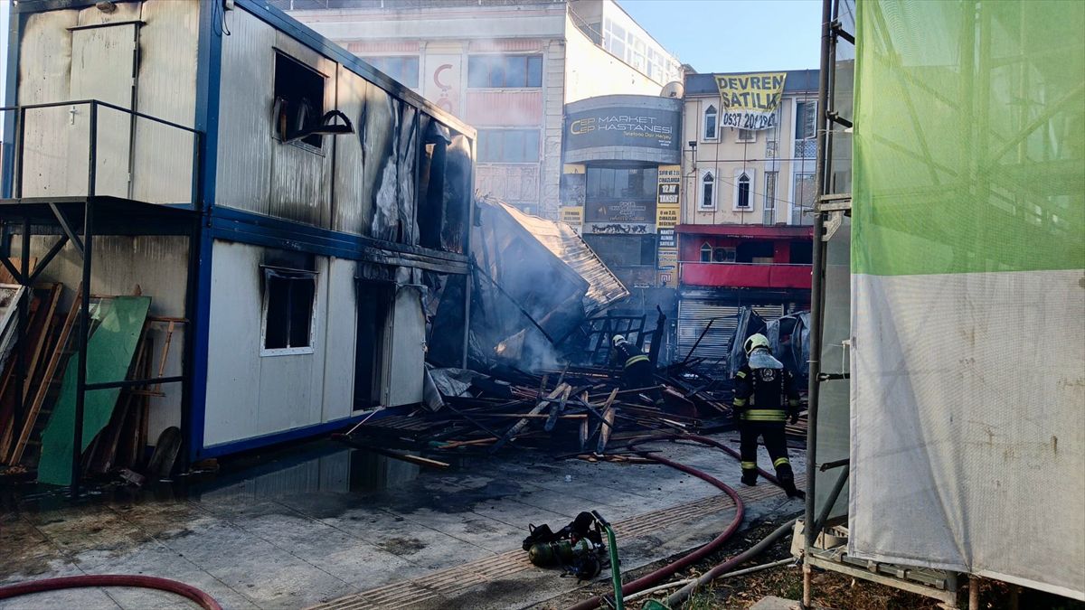 Gebze'de konteyner yangını iki iş yerine sıçradı