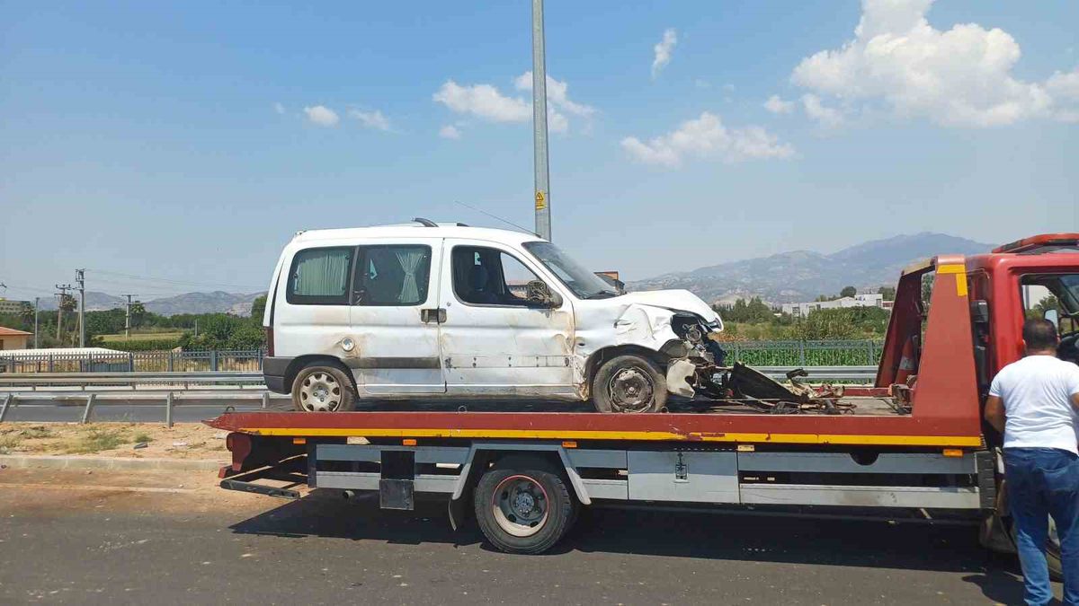 Aydın'da Kontrolden Çıkan Araç Takla Attı: 4 Yaralı