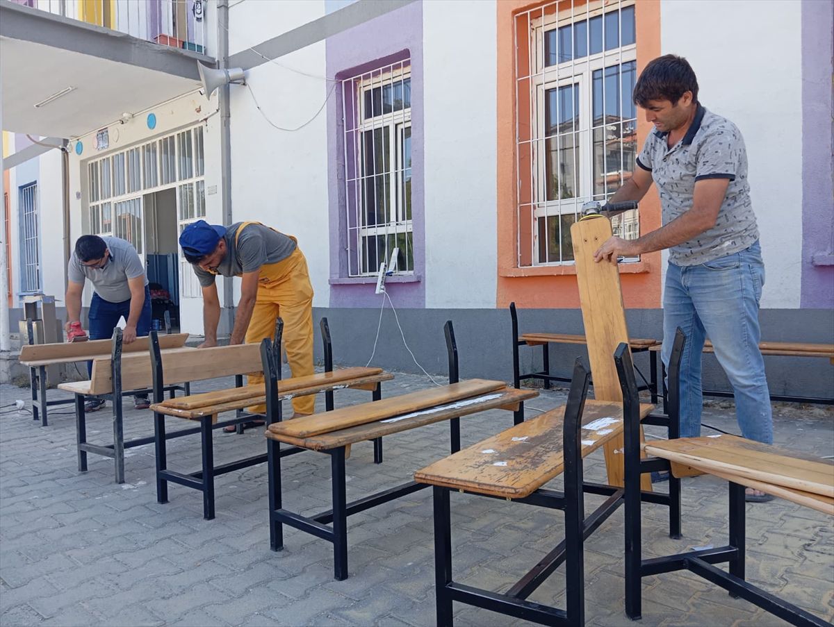 Konya'da öğretmenlerden gönüllü okul bakımı