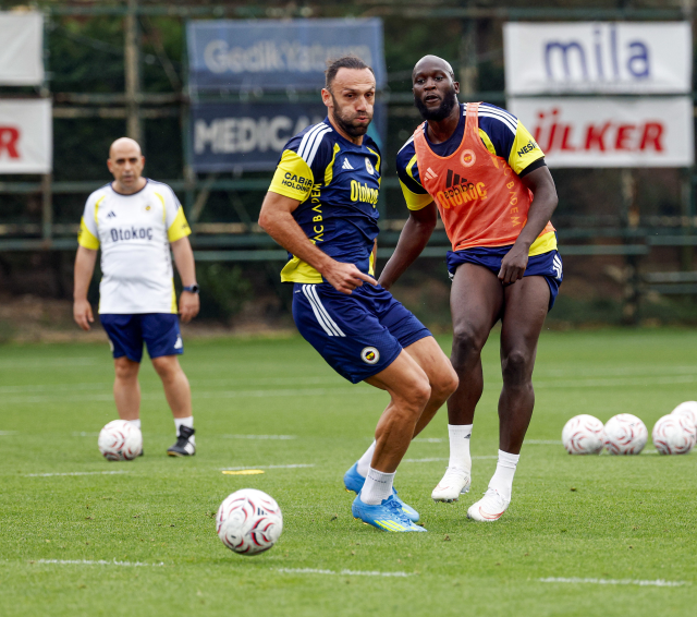 lukaku fenerbahcede ilk antren 301bfdf191 7159 2 m
