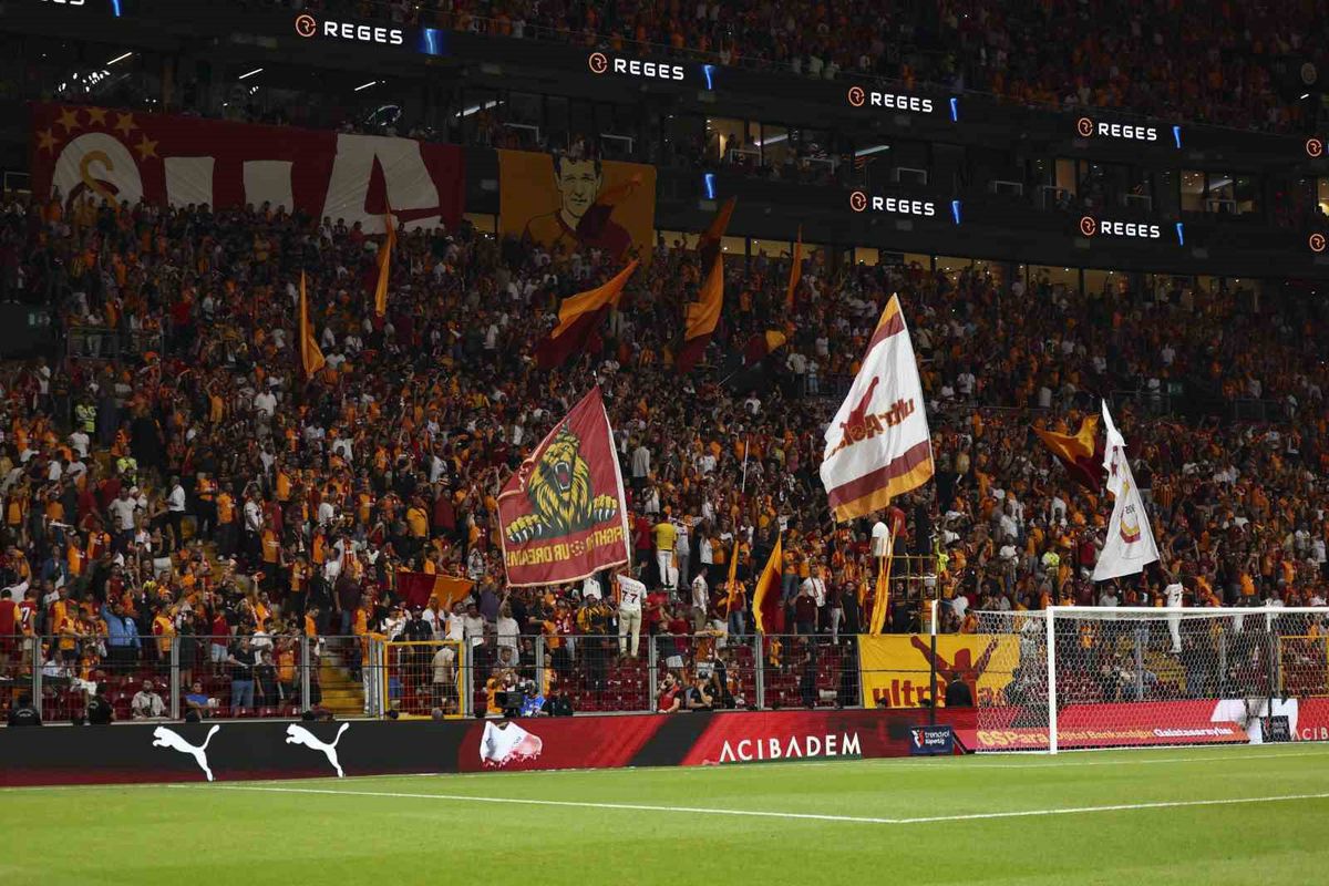 Galatasaray’da ilk hafta şoku: Yönetim istifa tezahüratları