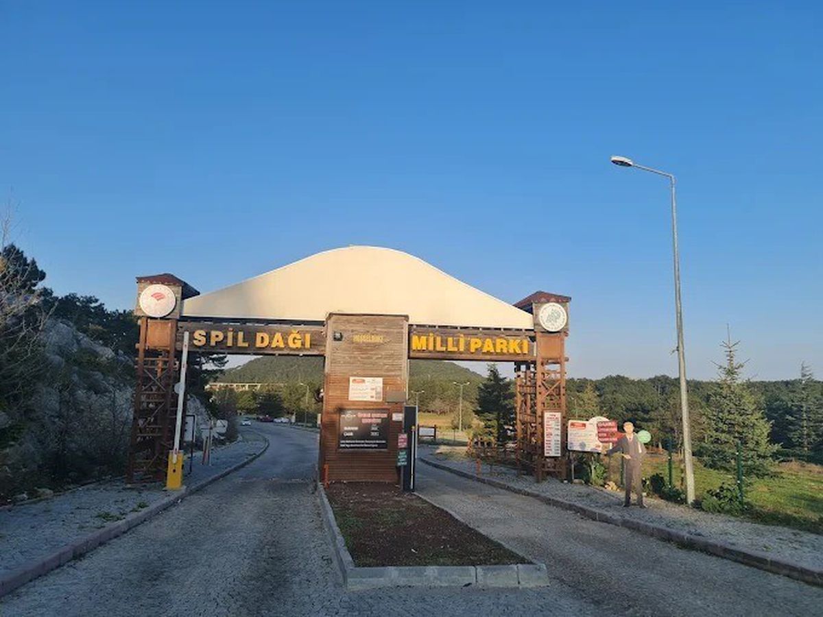 Manisa'da Fırtına Uyarısı: Spil Dağı'nda 3 Gün Mangal ve Semaver Yasağı