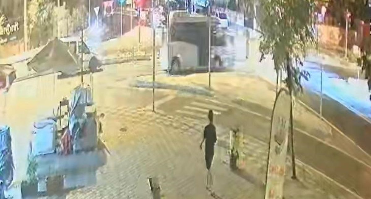 Kırmızı Işık İhlali Kamerada: Motosikletli Yaralandı
