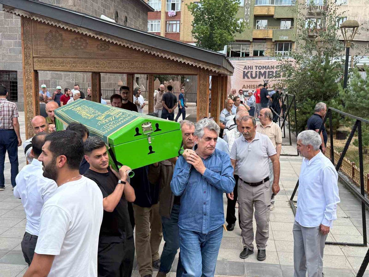Hüsamettin Yiğit Son Yolculuğuna Dualarla Uğurlandı