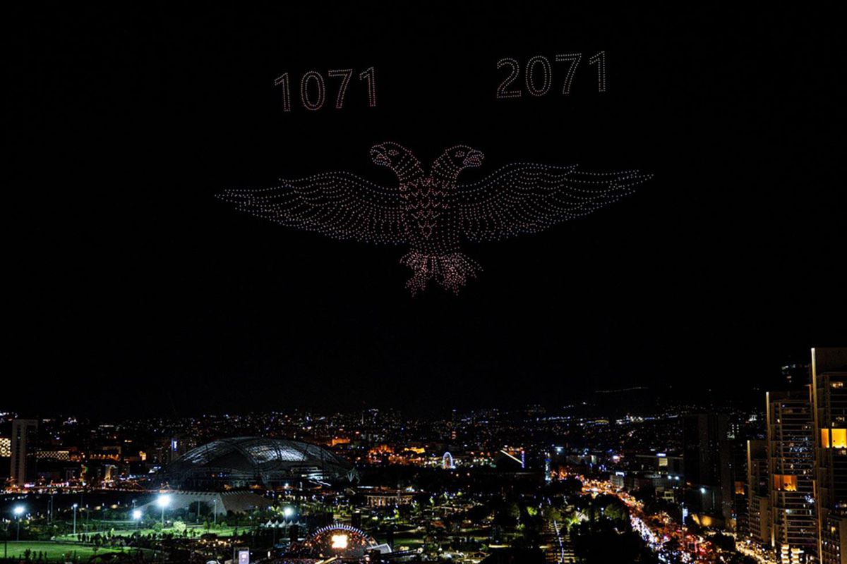 AK Parti'nin 25. yılına özel dron gösterisi
