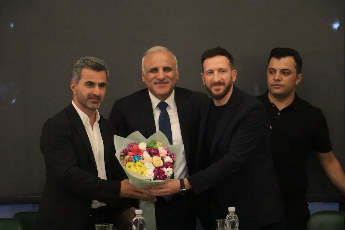 Süper Lig'de Dostluk Yemeği: Amedspor-Erzurumspor Birlik Mesajı Verdi