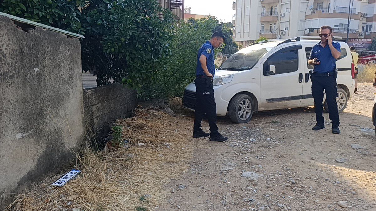 Manavgat'ta sahte plakalı otomobille yakalanan 3 şüpheli gözaltında