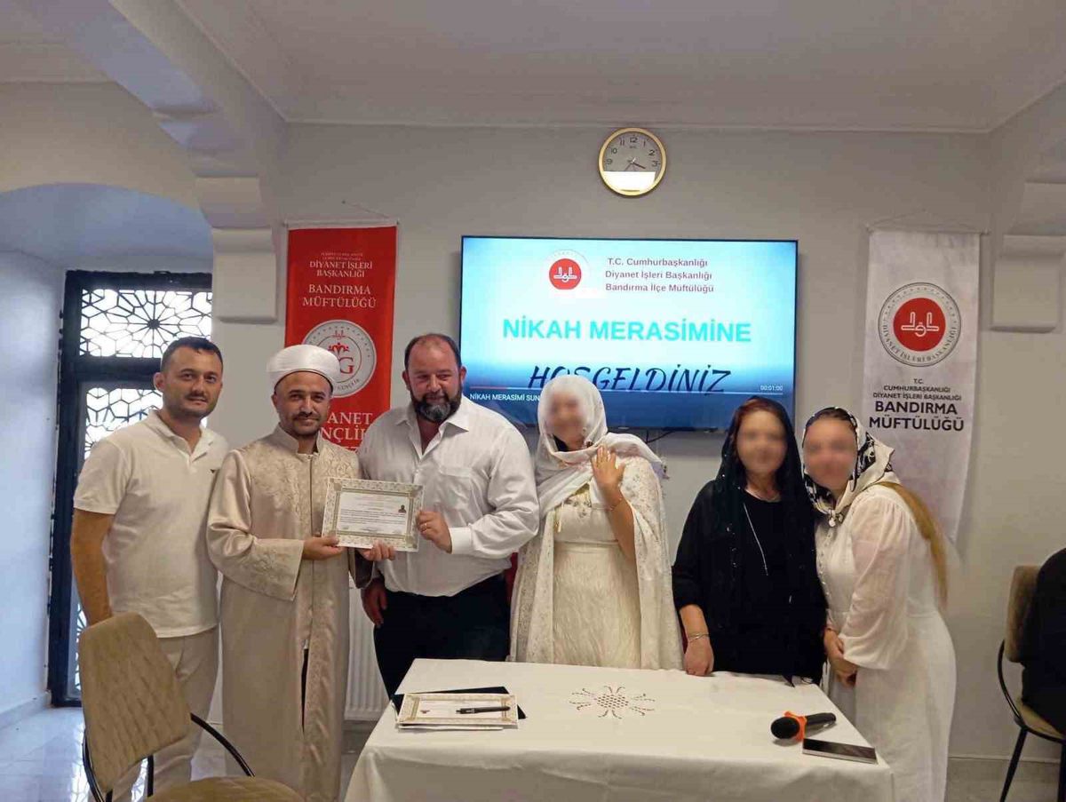 Bandırma'da ihtida ve nikah merasimi