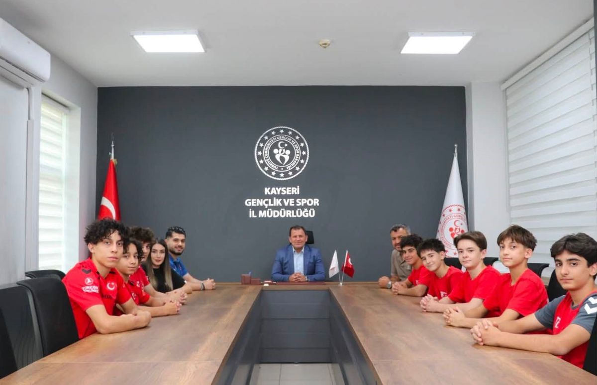 Kayserili Milli Cimnastikçilerden İl Müdürü Kabakcı'ya Ziyaret