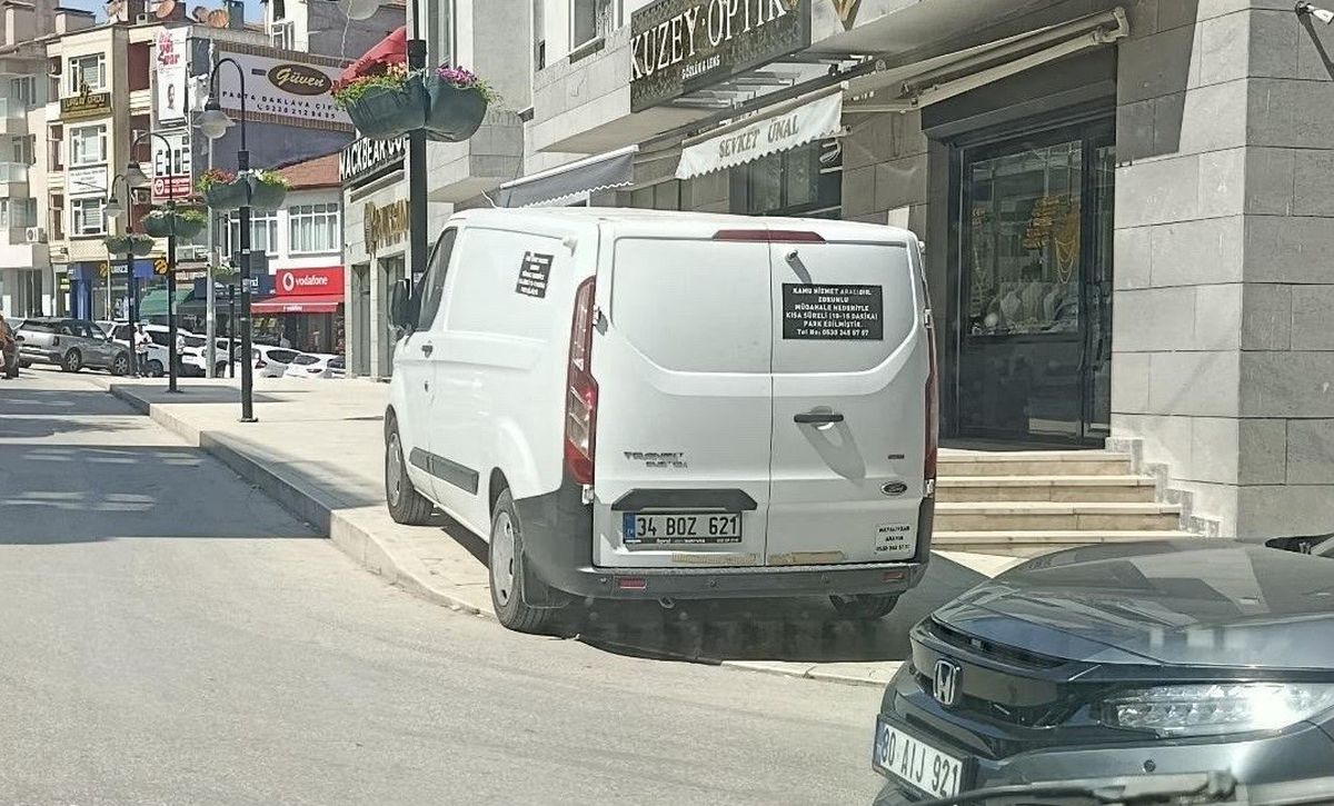 Bilecik’te Kaldırım İşgali: Yayalar Tepkili