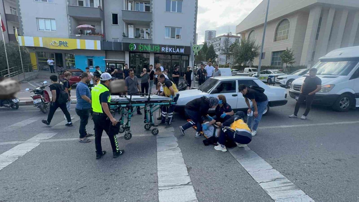 Bilecik'te motosiklet yayaya çarptı, otomobile vurdu