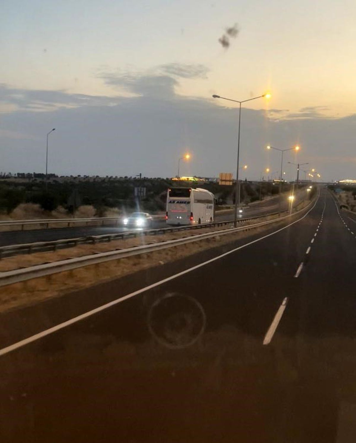 Birecik'te Ters Yöne Giren Otobüs Korku Saçtı