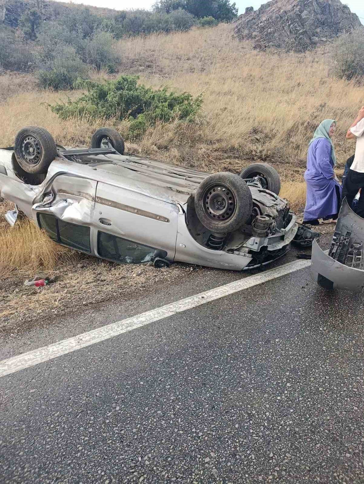 Yeşilova'da Takla Atan Otomobilde 4 Yaralı