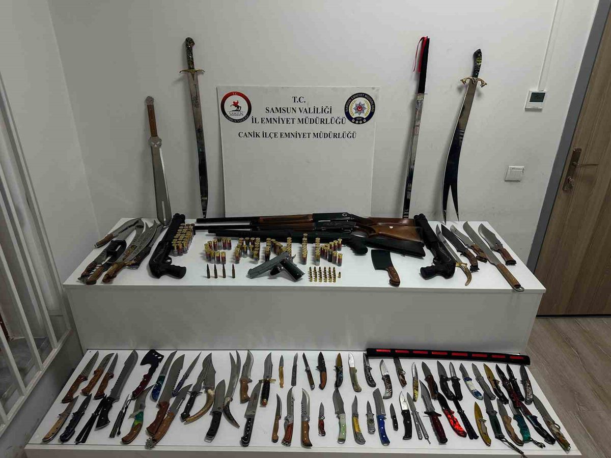 Canik'te silah operasyonu: 5 tüfek, 78 bıçak ele geçirildi