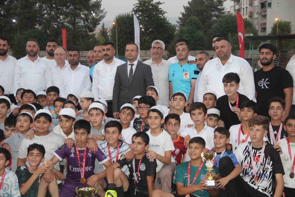 Cizre’de Yaz Kuran Kursları Futbol Turnuvası Sona Erdi