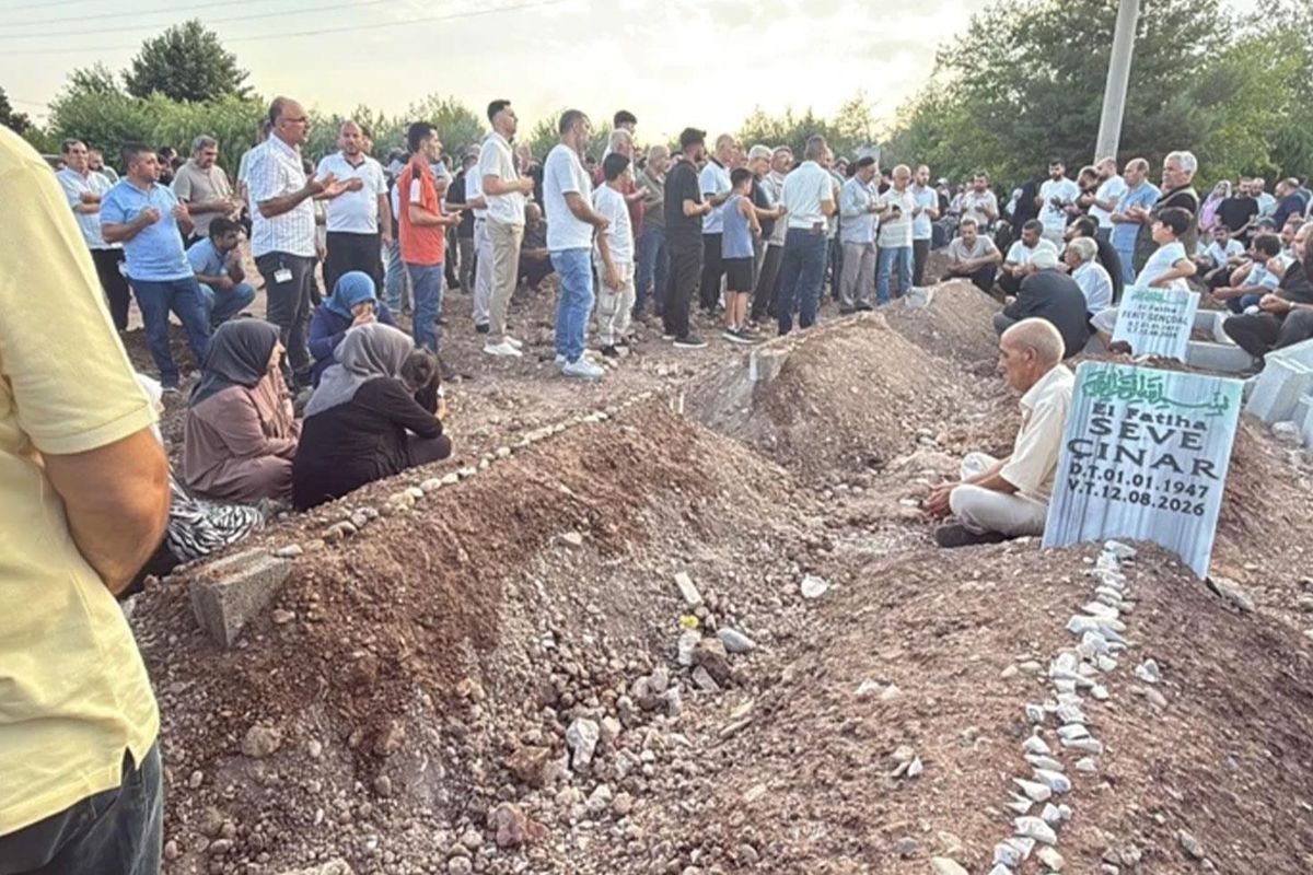 Diyarbakır’da yürek yakan manzara: 5 kardeş ve 2 yeğen yan yana toprağa verildi