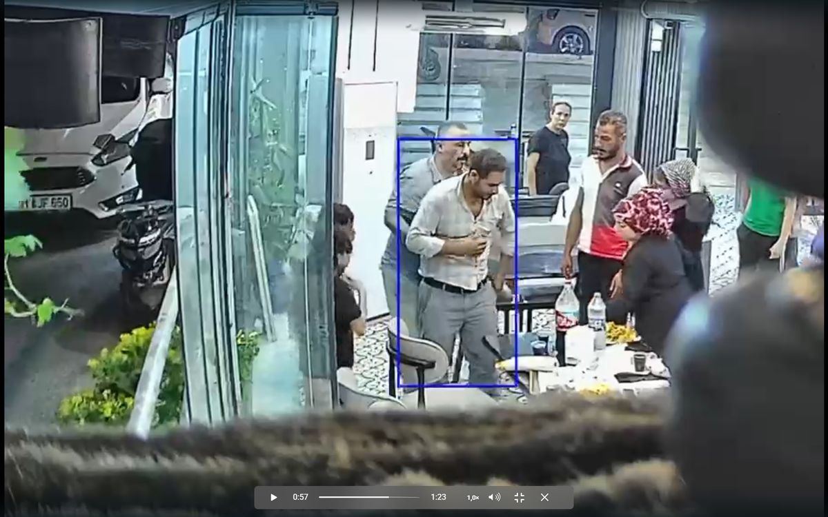 Reyhanlı'da Döner Yerken Boğulan Müşteriyi İşletmeci Heimlich Manevrasıyla Kurtardı