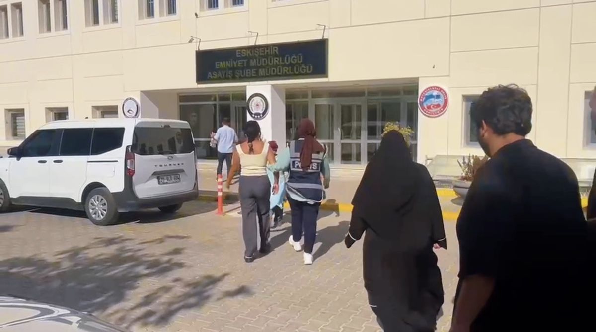 Eskişehir'de 19 ilde operasyon: 801 kişiyi 116 milyon TL dolandıran 90 şüpheli yakalandı