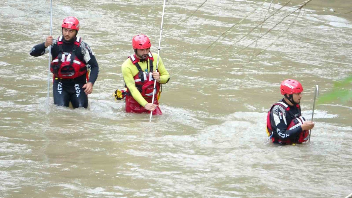 Giresun'da sel felaketi: 2 kayıp için arama sürüyor