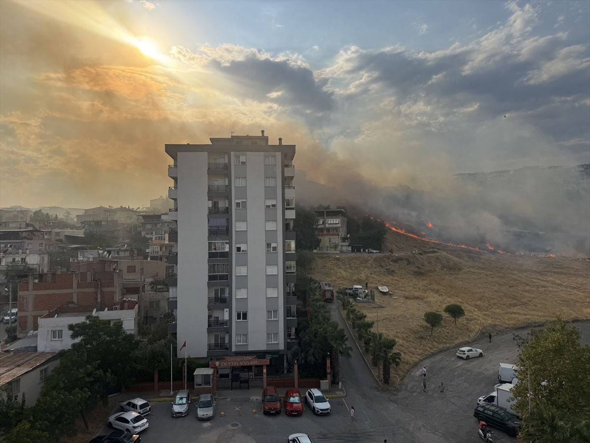 Karşıyaka’da otluk alanda yangın kontrol altına alındı