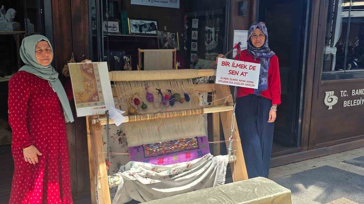 Bandırma’da Geleneksel Halı Dokuma Sanatı Yaşatılıyor