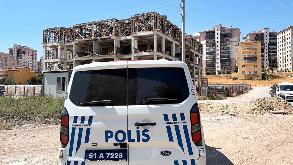 Niğde'de İnşaat İşçisi 2,5 Metreden Düşerek Yaralandı