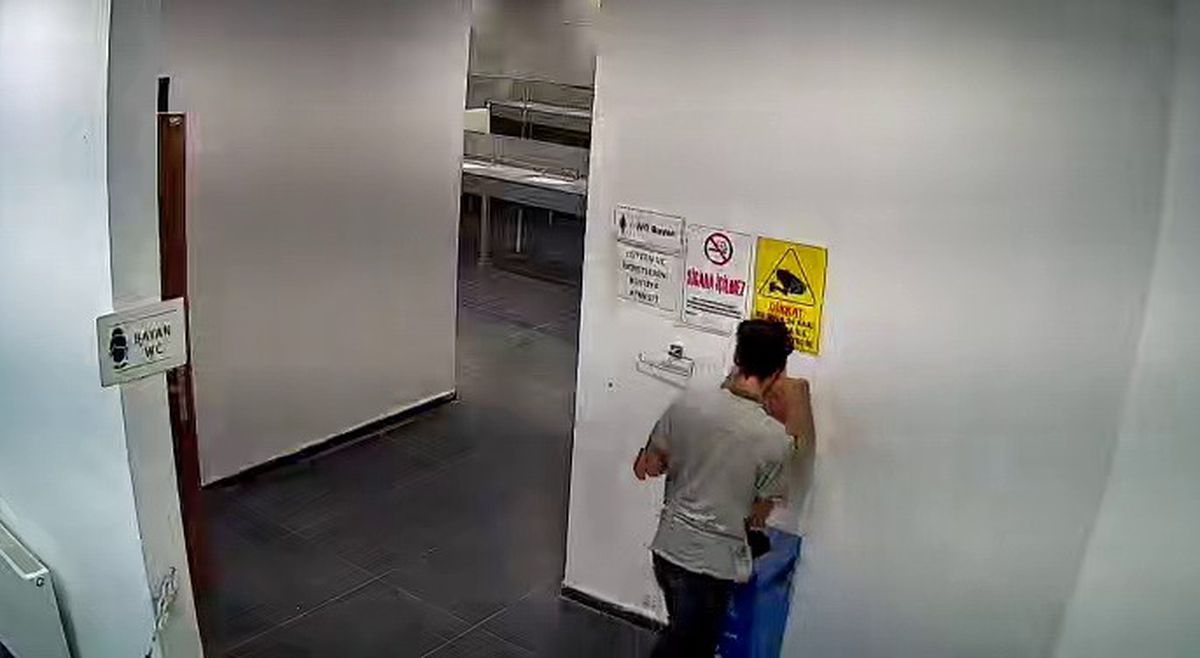 Adıyaman'da Kadınlar Tuvaletinden Hırsızlık Kamerada