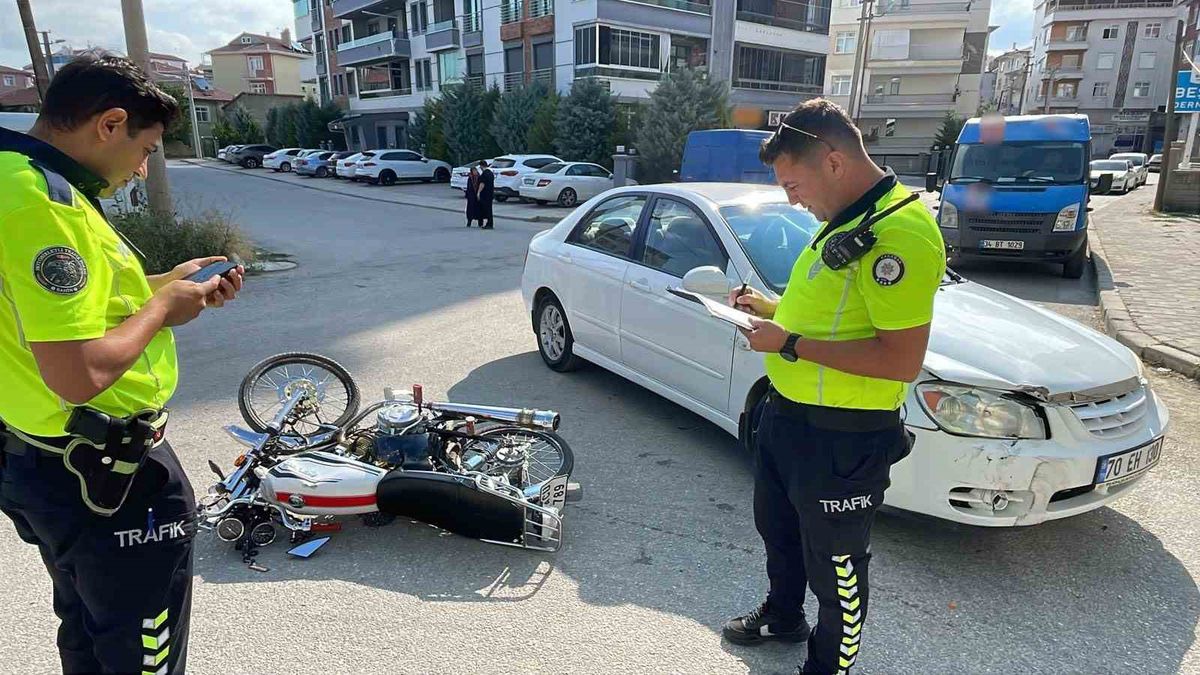 Karaman'da motosiklet ile otomobil çarpıştı: 1 yaralı
