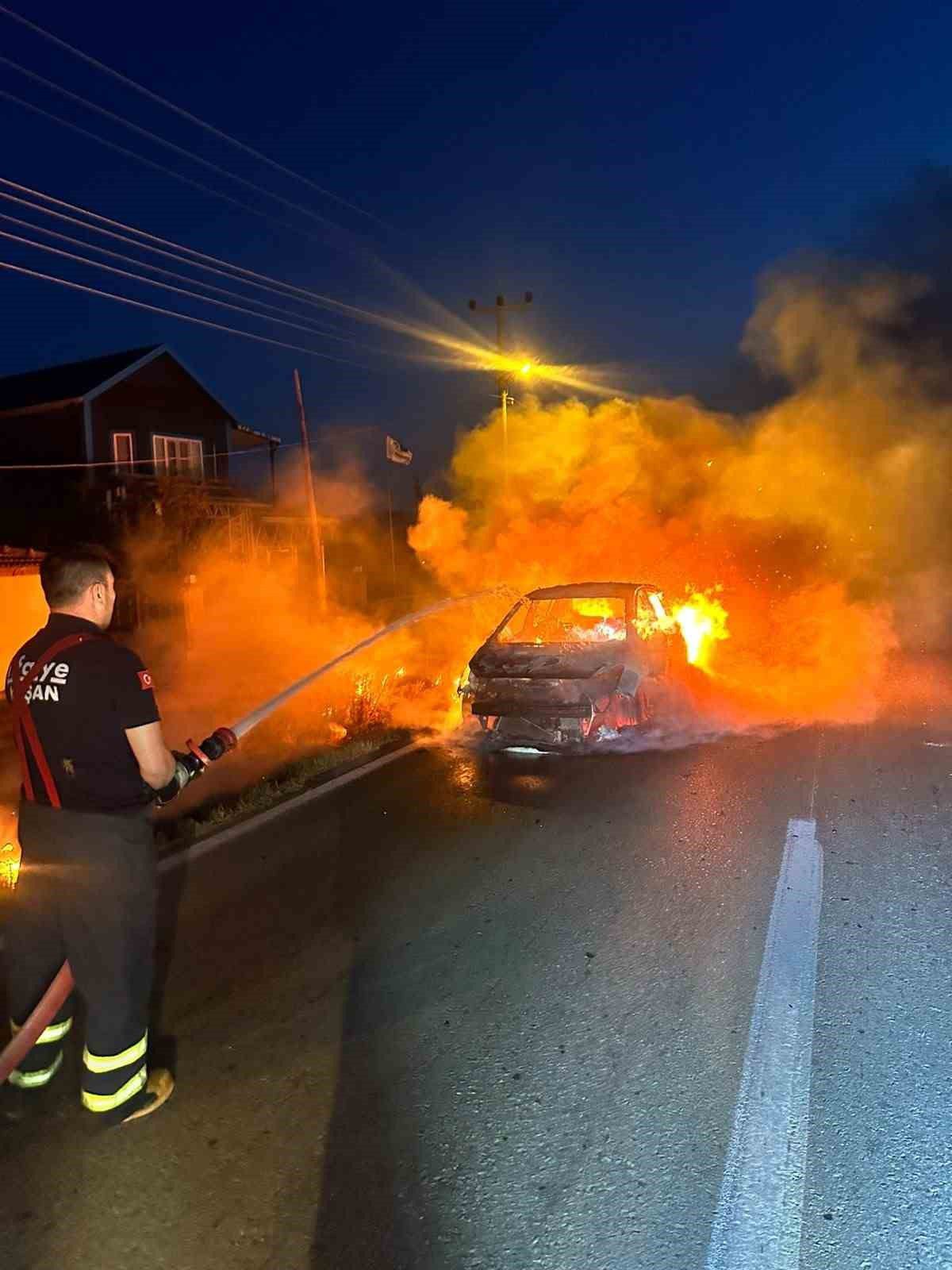Keşan'da Seyir Halindeki Otomobil Alev Aldı