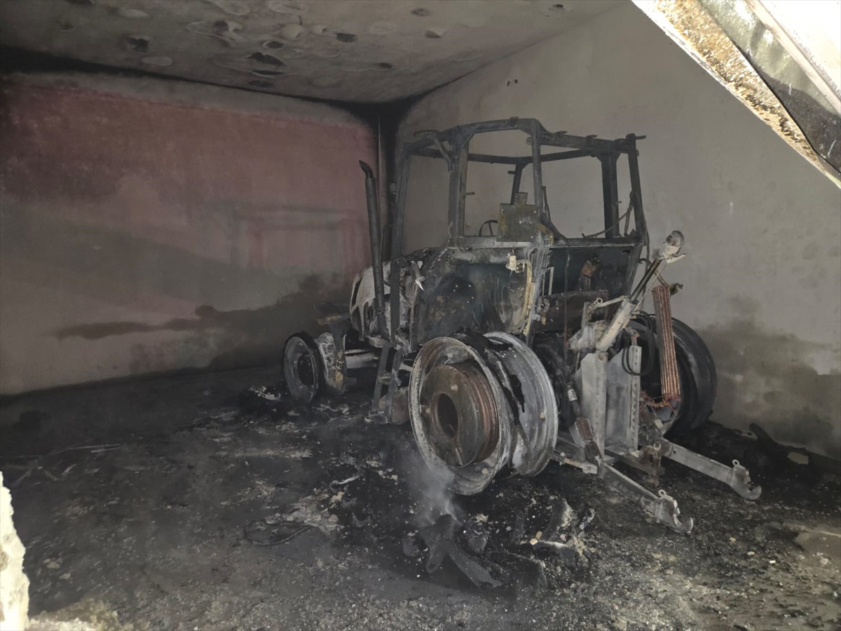 Kulu'da çıkan yangında traktör kullanılmaz hale geldi