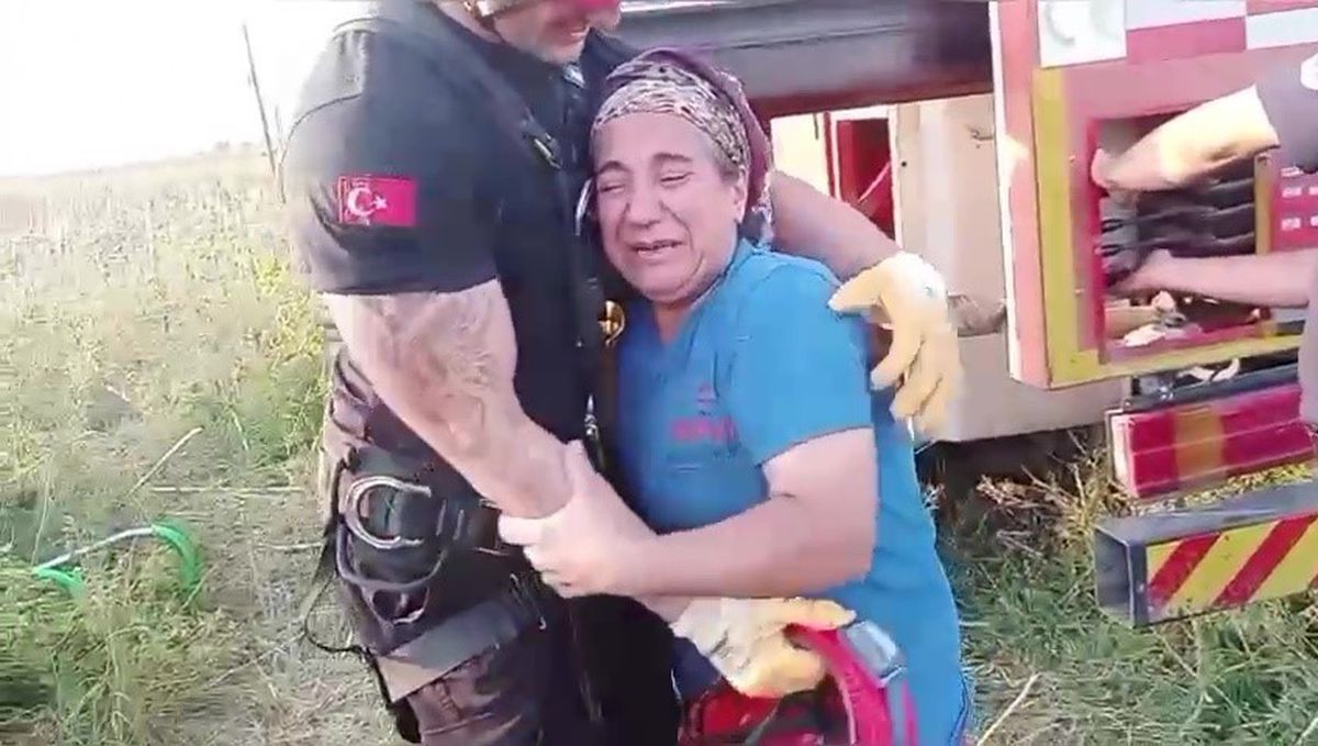 Adana’da kuyuya düşen inek itfaiye tarafından kurtarıldı